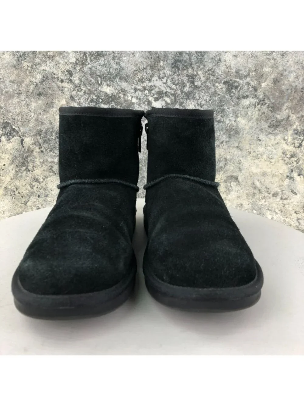 Koolaburra UGG Kid's Size 5 Koola Mini Black Suede Closed Toe Faux Fur Boots